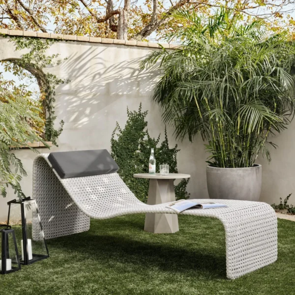 Grood Outdoor Swimming Poolside Lounger (White)